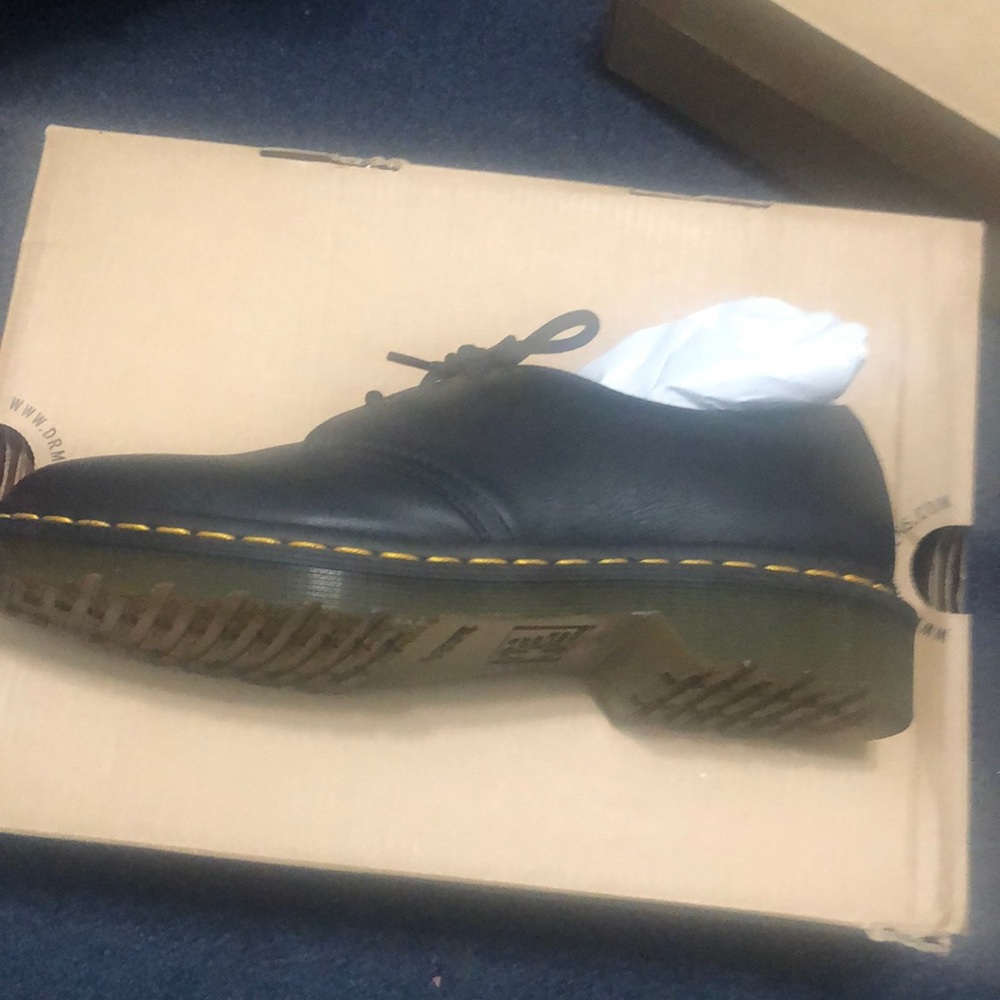 Shoes - Picture 4 of 9